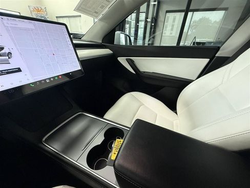 Used 2021 Tesla Model Y Long Range AWD/4WD image 17