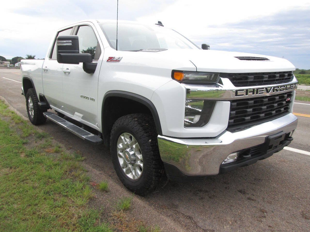 Used 2023 Chevrolet Silverado 2500 LT w/ Convenience Package AWD/4WD image 4
