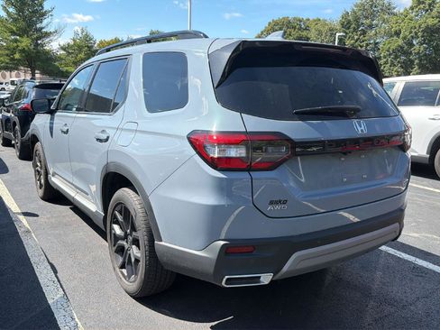 Used 2025 Honda Pilot Touring image 5
