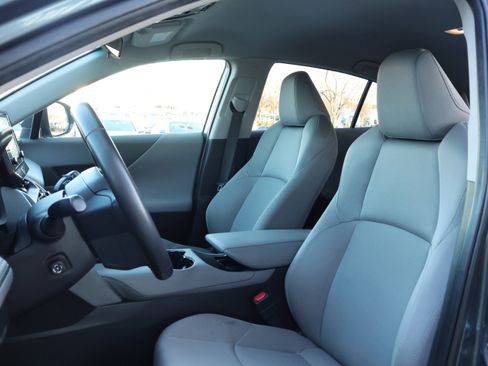 Used 2022 Toyota Venza LE image 33