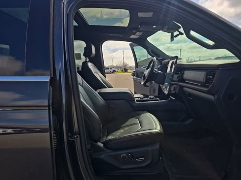 Used 2022 Ford Expedition Limited w/ Equipment Group 304A AWD/4WD image 16