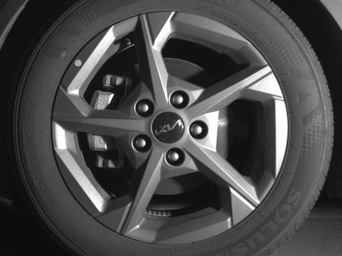 Used 2025 Kia K4 LXS image 12