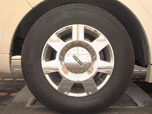 Used 2005 Lincoln Navigator Luxury image 9