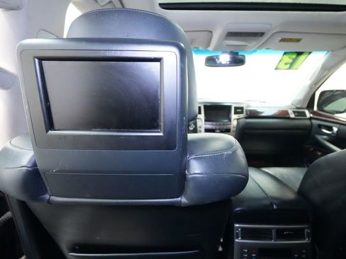Used 2013 Lexus LX 570 4WD w/ Luxury Pkg image 23