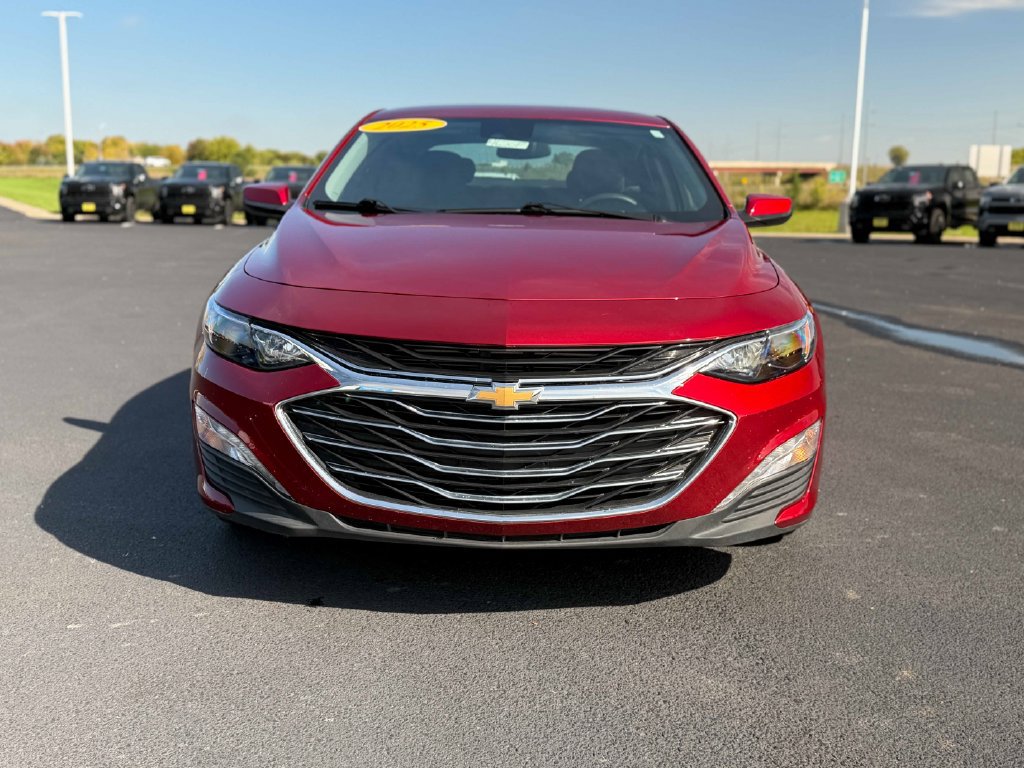Used 2025 Chevrolet Malibu LT FWD image 2