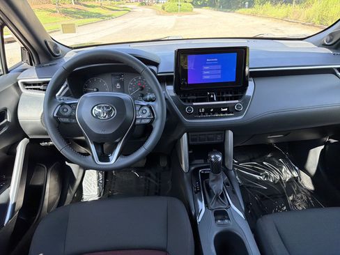 Used 2024 Toyota Corolla Cross AWD Hybrid w/ Moonroof Package image 23