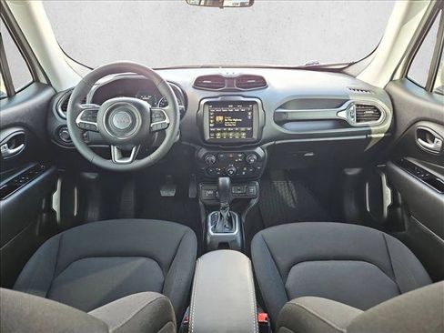 Used 2023 Jeep Renegade Latitude AWD/4WD image 17