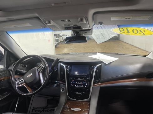 Used 2019 Cadillac Escalade Luxury image 23