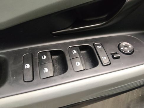 Used 2025 Hyundai Elantra Limited FWD image 27
