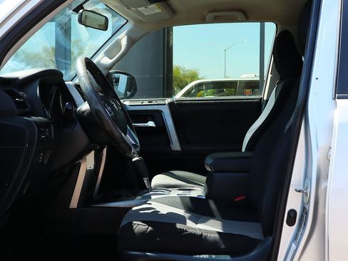 Used 2014 Toyota 4Runner SR5 AWD/4WD image 39