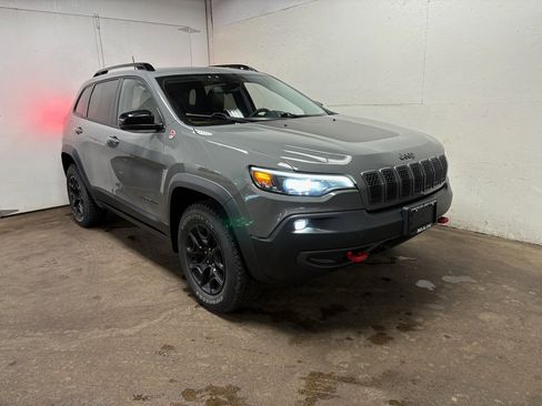 Used 2022 Jeep Cherokee Trailhawk w/ Trailer Tow Group AWD/4WD image 1