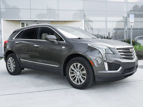 Used 2019 Cadillac XT5 Luxury FWD image 3