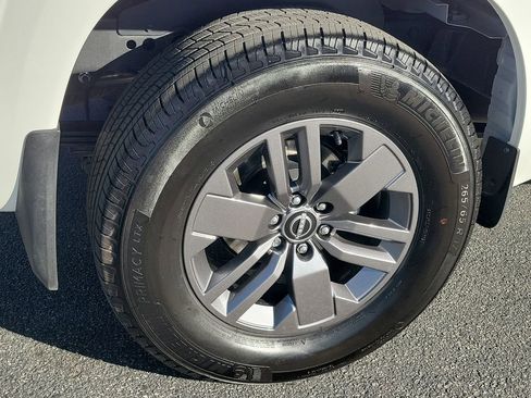 Certified 2025 Nissan Frontier SV w/ Tow Package RWD image 24