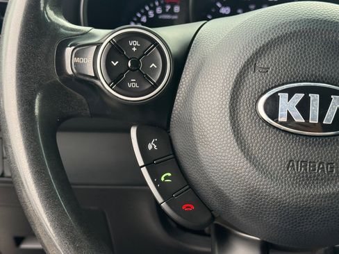 Used 2017 Kia Soul + FWD image 14