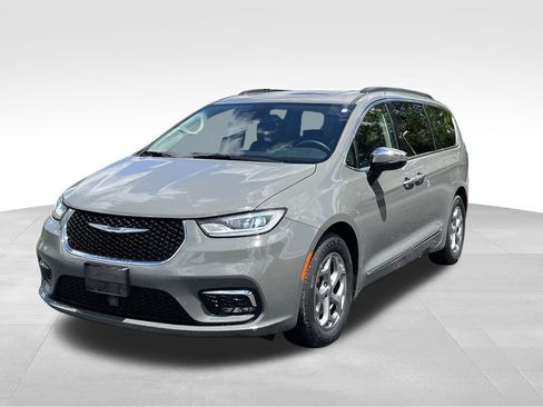 Used 2023 Chrysler Pacifica Limited FWD image 6