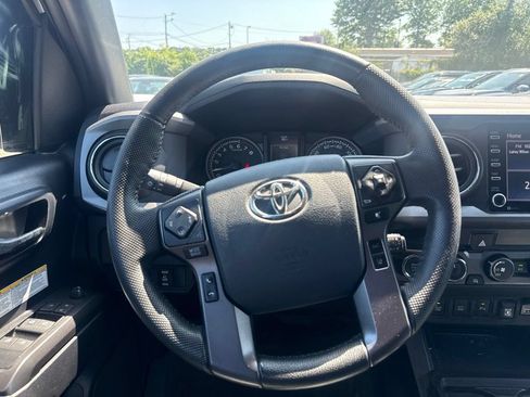 Used 2020 Toyota Tacoma TRD Off-Road w/ Technology Package AWD/4WD image 24