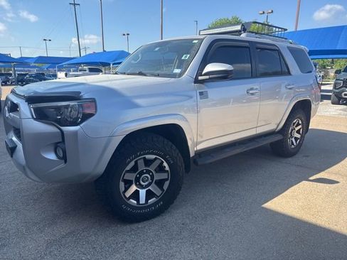 Used 2017 Toyota 4Runner SR5 image 1
