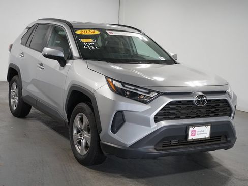 Used 2024 Toyota RAV4 XLE FWD image 3