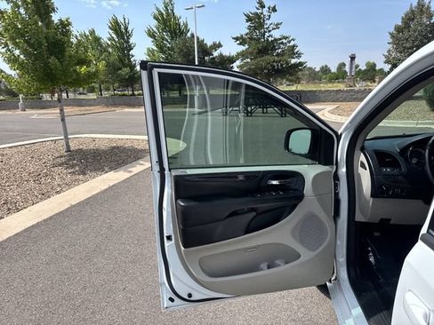 Used 2014 Dodge Grand Caravan SXT w/ Rear Park Assist Package FWD image 11