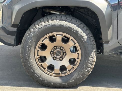 Certified 2025 Toyota 4Runner Trailhunter image 35