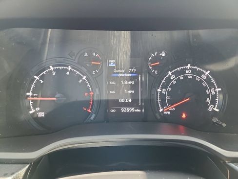 Used 2020 Toyota 4Runner SR5 AWD/4WD image 19