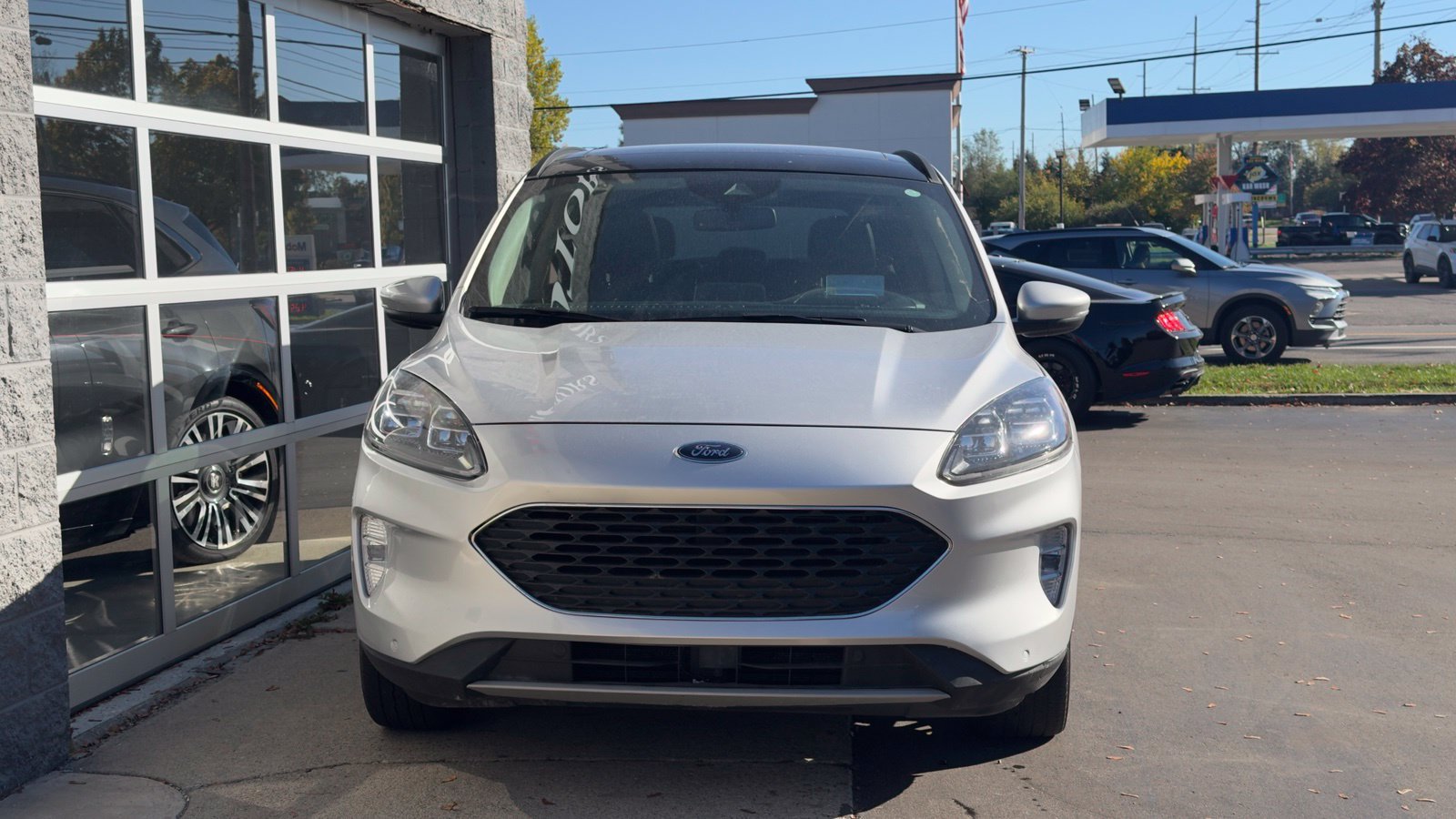 Used 2020 Ford Escape Titanium w/ Titanium Premium Package 2.0 AWD/4WD image 2