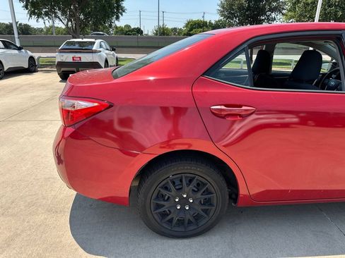 Used 2018 Toyota Corolla LE FWD image 6