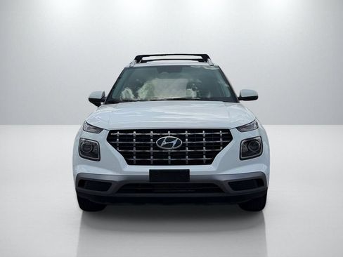 Used 2024 Hyundai Venue SEL FWD image 2