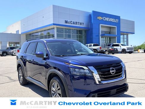 Used 2025 Nissan Pathfinder SV FWD image 1