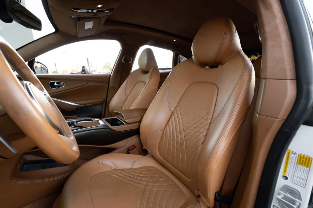 Used 2022 Aston Martin DBX AWD/4WD image 31
