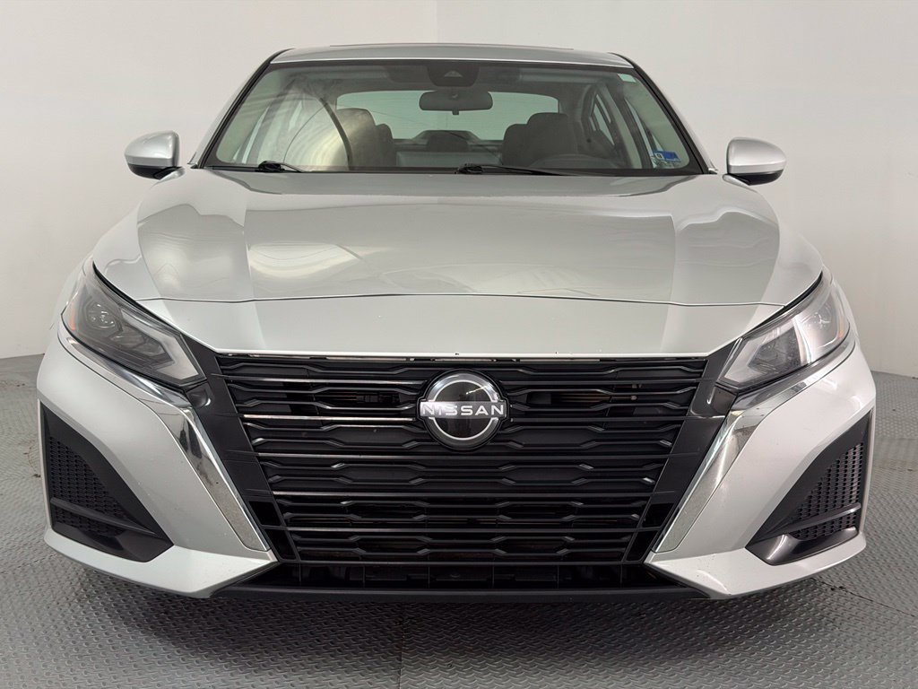 Used 2023 Nissan Altima 2.5 SV w/ SV Premium Package FWD image 2