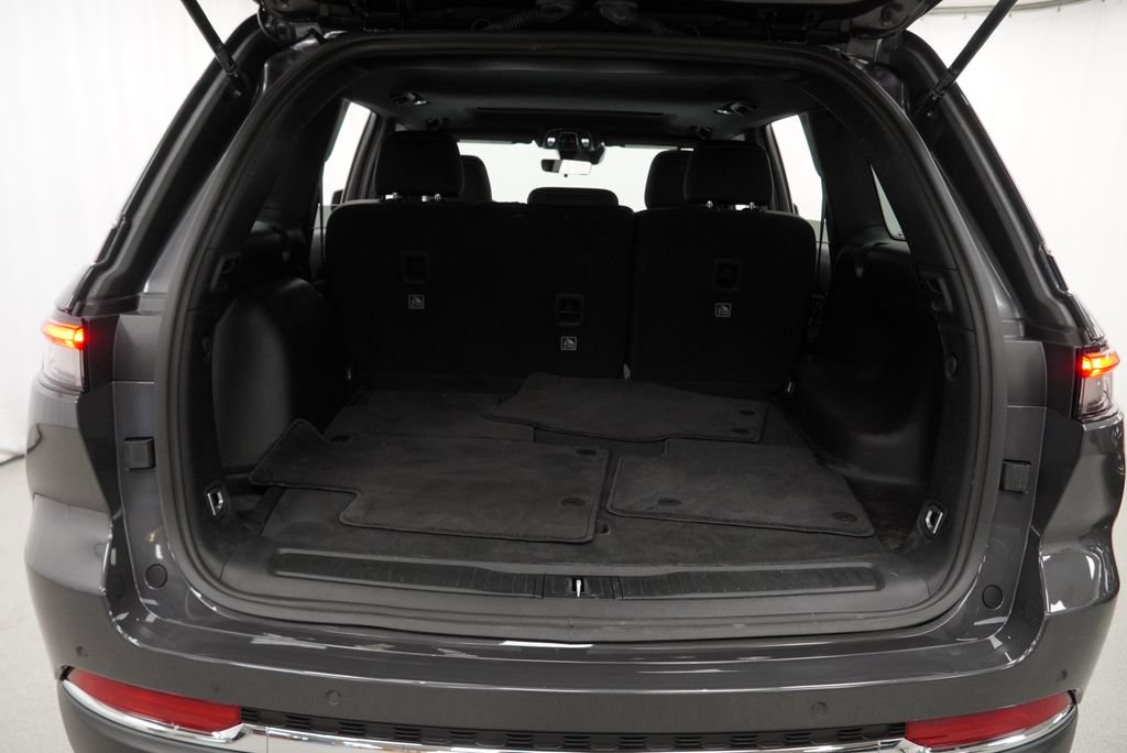 Certified 2025 Jeep Grand Cherokee Laredo X AWD/4WD image 41