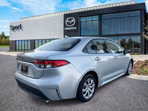 Used 2023 Toyota Corolla LE image 3