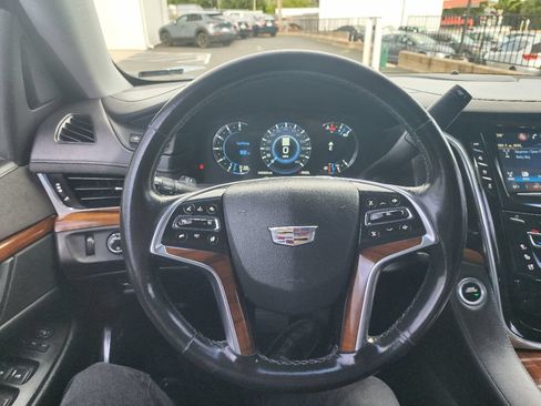 Used 2017 Cadillac Escalade ESV Premium Luxury AWD/4WD image 26