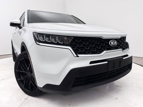 Used 2021 Kia Sorento LX image 2