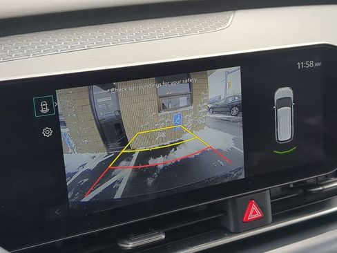 Used 2025 Kia Carnival image 18