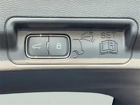 Used 2025 Ford Explorer ST-Line image 29