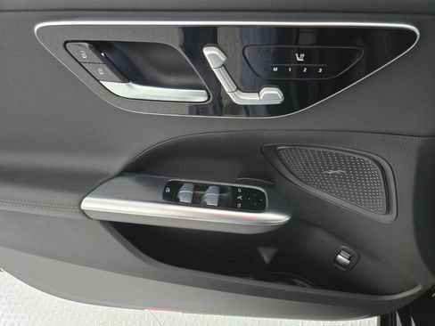 Used 2025 Mercedes-Benz C 300 Sedan image 21