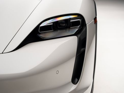 Used 2023 Porsche Taycan 4S image 9