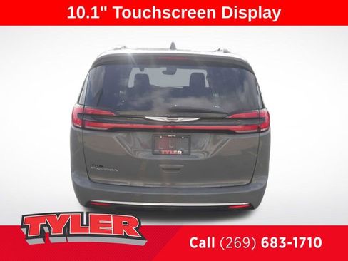 Used 2022 Chrysler Pacifica Touring-L FWD image 7