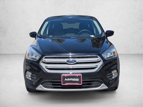 Used 2019 Ford Escape SE image 2