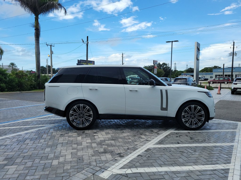 Certified 2025 Land Rover Range Rover SE AWD/4WD image 6