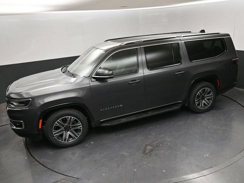 Used 2024 Jeep Wagoneer L Series II RWD image 20