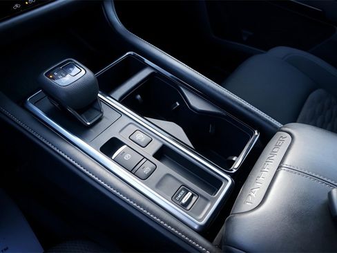 Used 2022 Nissan Pathfinder S image 27