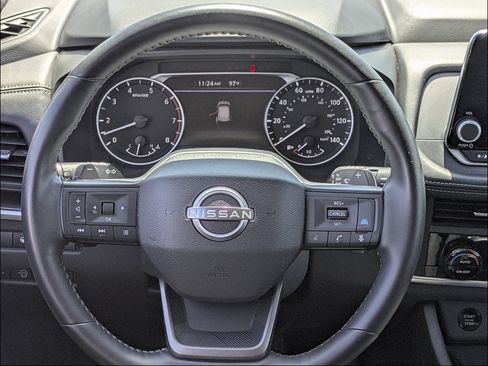 Used 2025 Nissan Rogue SV AWD/4WD image 17