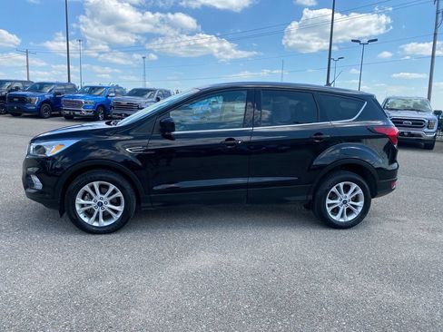 Used 2019 Ford Escape SE FWD image 3
