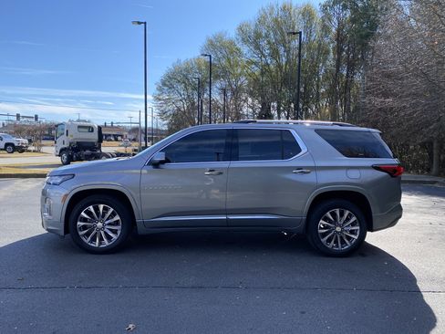 Used 2023 Chevrolet Traverse Premier image 6