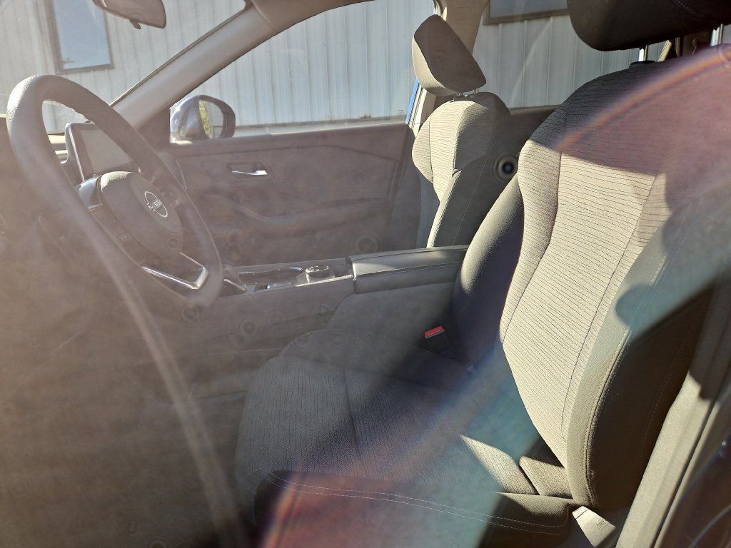 Used 2023 Nissan Rogue SV AWD/4WD image 19