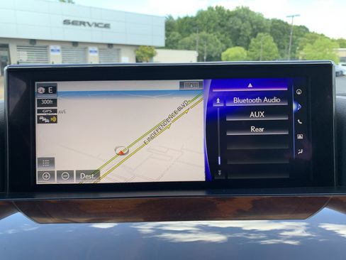 Used 2019 Lexus LX 570 4WD w/ Luxury Package image 24
