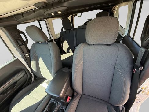 Used 2024 Jeep Wrangler Unlimited AWD/4WD image 23